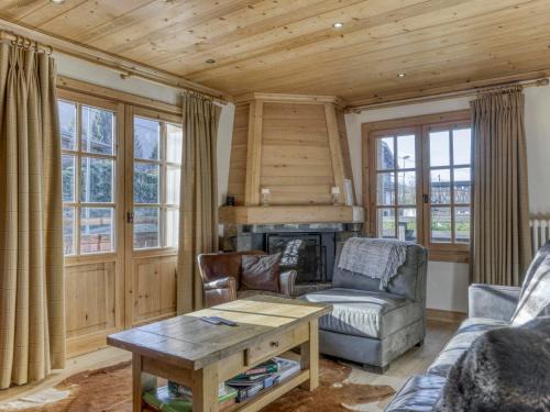 Megeve Chalet De Ski | Chalet de Charme 4 Chambres, Balcons, Jardin, Proche Centre et Télécabine Megève - FR-1-453-12