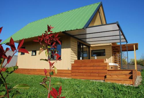 Savignac-Mona Lit Et Petit-Déjeuner | Chalet de charme climatisé, son Jacuzzi - SPA privatif et la piscine de la Maison Bleue du Gers