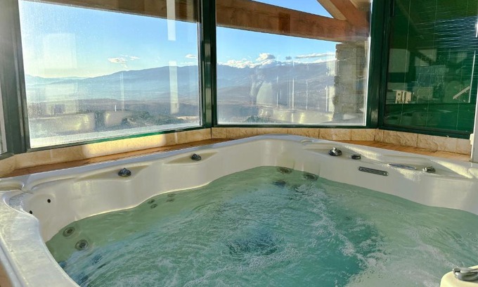 Eyne 2600 Chalet De Ski | CHALET DE LA COULEE - Chalet de grand standing avec spa offrant une vue sur la vallée