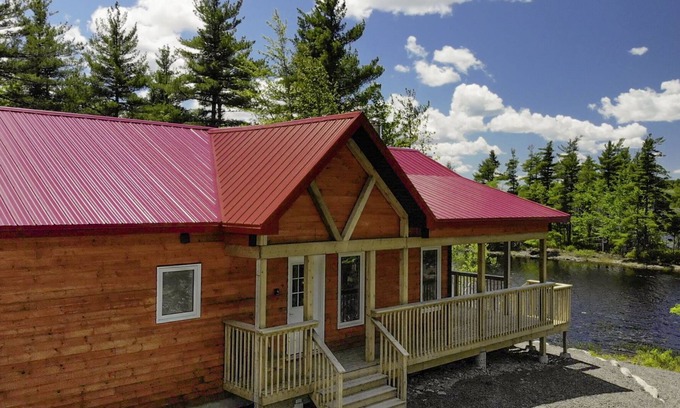 Queens Maison | NOUVEAU BÂTIMENT, directement sur le lac, entrepôt central, incl. Accès à une île privée