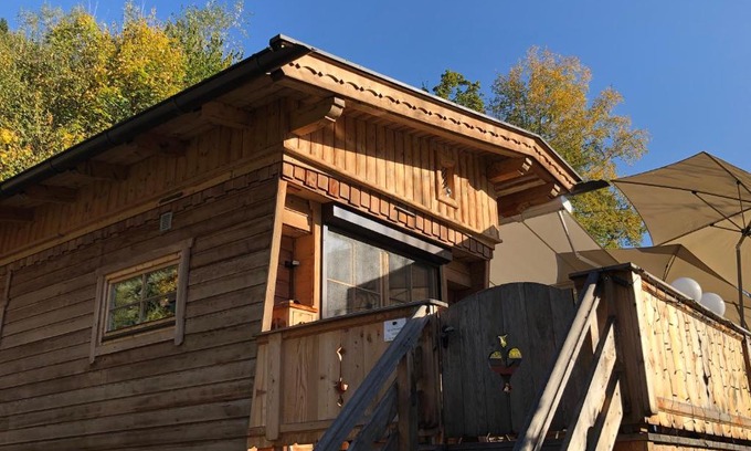 Distelberg Maison | Chalet - Direkt am 5 Sterne Campingplatz Aufenfeld im Zillertal mit Hallenbad und Sauna