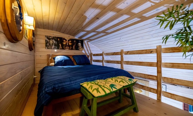 Gussignies Chalet De Ski | Chalet DOLCE VITA (2 personnes) ACCES A L'ESPACE WELNESS avec piscine , jacuzzi , sauna , hammam possible en supplément sur réservation selon disponibilités 2 heures. A RESERVER SUR LE SITE lagrangeaucorps.com.