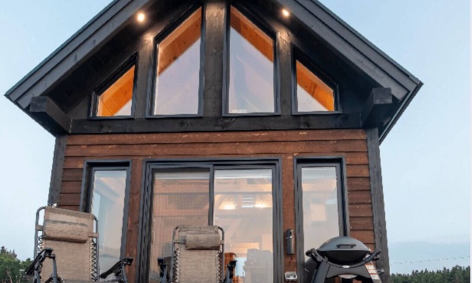 Gaspe Chalet De Ski | Chalet double arrière style suisse