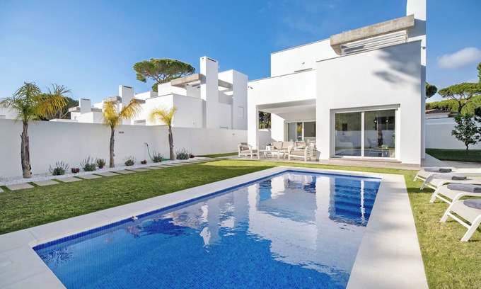 Los Gallos-Cerromolino Villa | Chalet 'Villa Moderna En Chiclana' avec piscine privée, Wi-Fi et climatisation