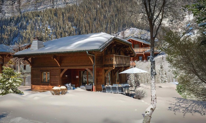 Les Prodains Chalet De Ski | Chalet Evelyn - Ideal base with sauna and garden for 10 - OVO Network
