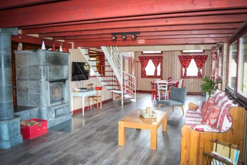 Vagney Chalet De Ski | Chalet familial à Vagney + Jardin et Terrain de Bowling