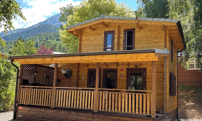 Saint-Leger-les-Melezes Chalet De Ski | Chalet ManuLili - Summer or winter, it's all there!