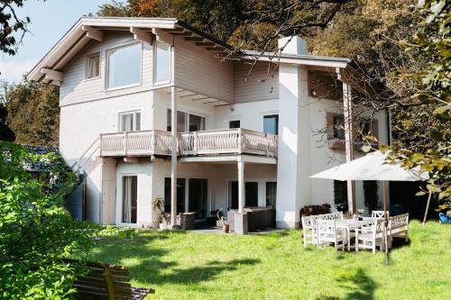 Golling an der Salzach Maison | Chalet Happy Family, secluded location, 15 min to salzburg and just short to t lakes sound of music, BBQ&bikes&sunbeds for free, up to 14p