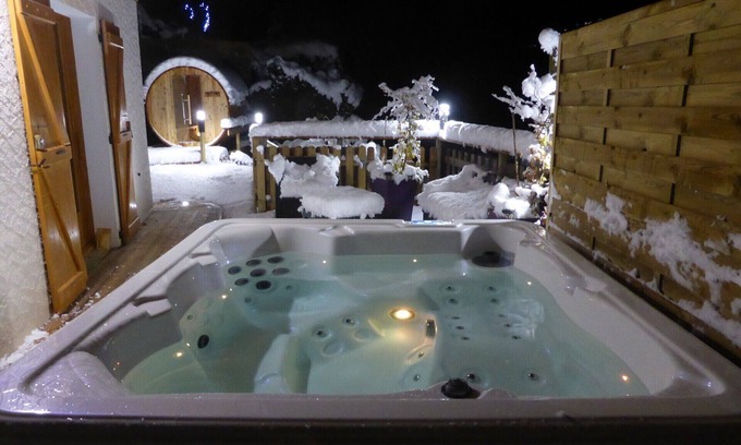 Thones Chalet De Ski | Chalet Haute Savoie sauna jacuzzi privés Calme confort wifi domaine du fraizier