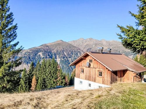 Greifenburg Chalet De Ski | Chalet Heregger Hütte by Interhome