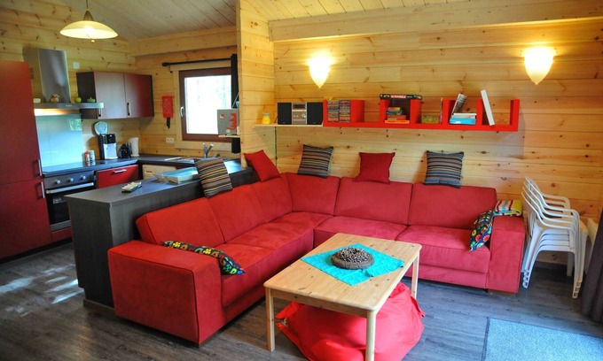 Oignies-en-Thierache Maison | Chalet moderne en bois avec poêle à bois, en forêt