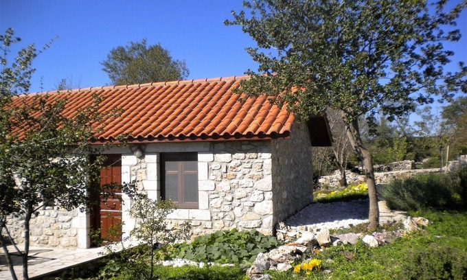 Fokiano Maison | Maison de vacances douillette avec jardin à Leonidio