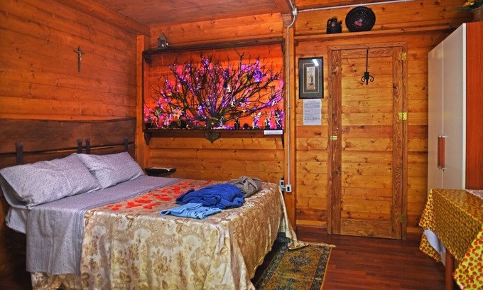 Rogliano Chalet De Ski | Chalet dans le bois de 16 m² + services, immergé dans la verdure du domaine Bocchineri.