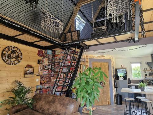 Sorigny Chalet De Ski | Chalet industriel avec filet et spa