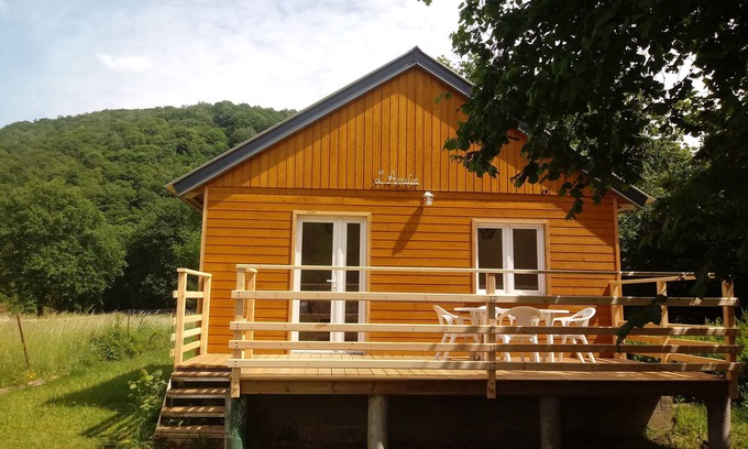 Thilay Chalet De Ski | Chalet " L'amitie" au bord de la "semoy" " semois"