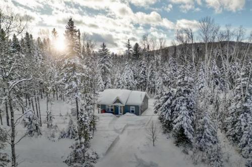 Notre-Dame-de-la-Merci Chalet De Ski | Chalet La Chouette with Private Spa Access to Ouareau Forest