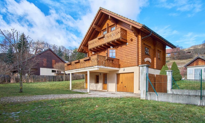 Gresse-en-Vercors Chalet De Ski | Chalet 'Le Serac' with Mountain View, Private Terrace and Wi-Fi