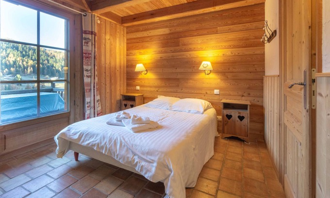 La Roche Chalet De Ski | Chalet 'Les Ours' with Balcony and Wi-Fi