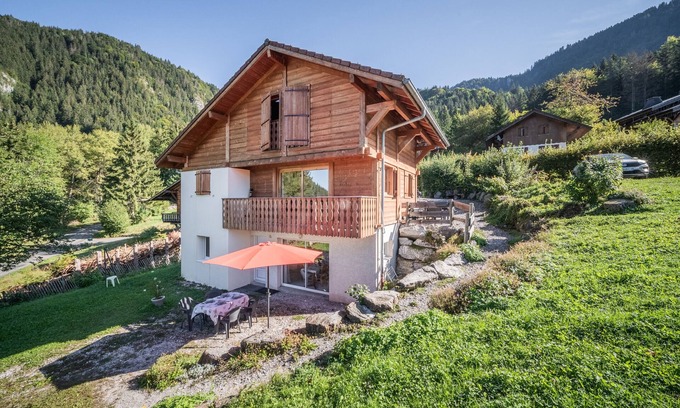 Vacheresse Appartement | Chalet Les Mios, chez Isa, avec vue entre Lac et Montagnes, terrasse privée et Wi-Fi