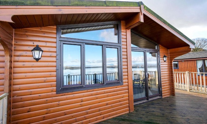 Kinross Chalet De Ski | Chalet Loch Leven Lodge by Interhome