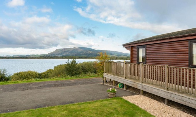 Kinross Chalet De Ski | Chalet Loch Side Lodge 8 by Interhome
