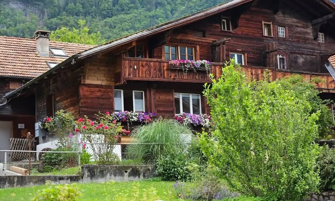 Brienzwiler Appartement | Chalet loft "Rothorn" in Brienzwiler - surrounded by mountains, forest and water