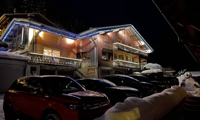 Morzine Chalet De Ski | Chalet Mitoyen Piscine intérieur uniquement saison hiver ( décembre à avril)