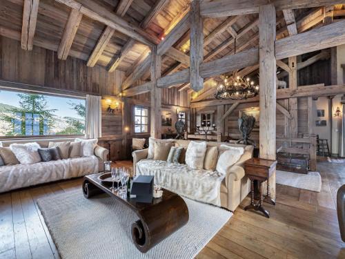 Megeve Chalet De Ski | Chalet montagnard à Rochebrune avec jacuzzi, sauna, 6 chambres, proche des pistes, accueil 12 pers - FR-1-569-37