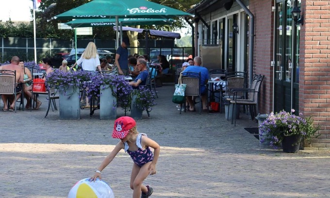 Udenhout Chalet De Ski | Chalet Near Drunense Dunes in Van Gogh Style
