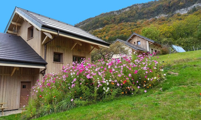 Montagnole Chalet De Ski | CHALET NEUF POUR 8 PERSONNES DANS LE PARC NATUREL RÉGIONAL DE CHARTREUSE