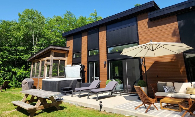 Chertsey Chalet De Ski | Chalet Orkidea ᪥ Hot Tub, Lake Access, Kayaks ♥