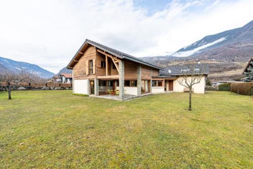 Aigueblanche Chalet De Ski | chalet pierre et bois