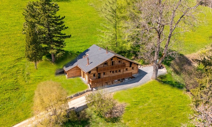 Val d'Illiez Chalet De Ski | Chalet Plalessu - Latitude Champéry