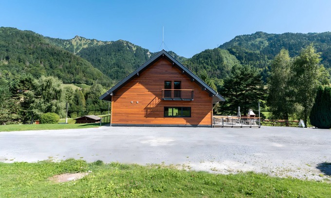 Faverges-Seythenex Chalet De Ski | Chalet "Privatisation" avec vue sur les montagnes, terrasse privée et Wi-Fi