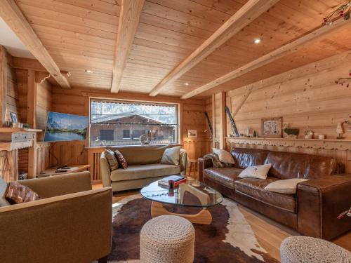 Morzine Chalet De Ski | Chalet rénové de 170m² au centre de Morzine, 11 pers., proche télécabine, parking, terrasse, cheminée - FR-1-754-5