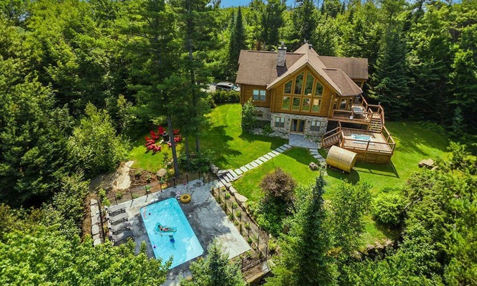 Mille-Isles Chalet De Ski | Chalet Red Deer au Lac Fiddler avec spa, sauna et piscine privée