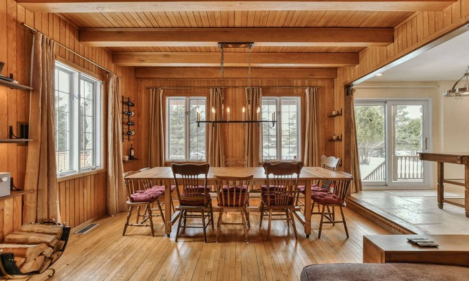Huberdeau Chalet De Ski | Chalet River Front Spa Peninsula