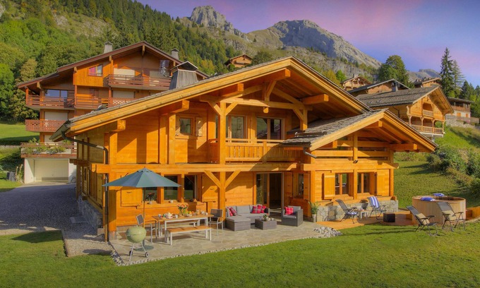 Le Chinaillon Chalet De Ski | Chalet Tolar - base familiale en montagne pour 14, jacuzzi - OVO Network