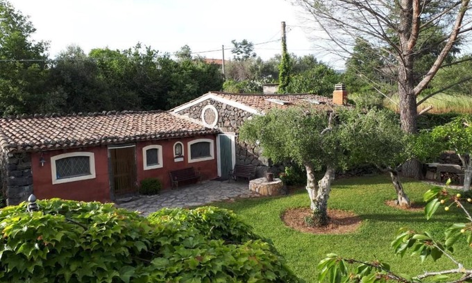 Rovittello Chalet De Ski | Chalet "Villa Vecchio" with Mountain View, Private Pool & Wi-Fi