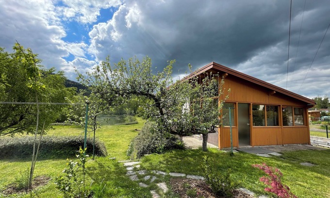 Vagney Chalet De Ski | Chalet sur grand terrain paysagé avec étang de pêche privé