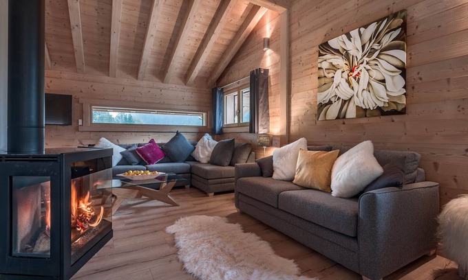 Morzine Chalet De Ski | Chalet Vorlaz is a luxury ski chalet with hot tub
