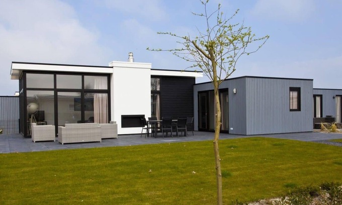 Biddinghuizen Maison | Chalet with 3 bedrooms and a terrace with hottub