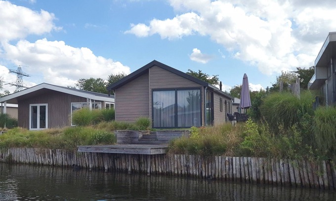 Linden Maison | Chalet with 3 bedrooms, a terrace and a jetty