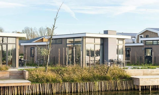 Linden Maison | Chalet with 3 bedrooms, a terrace and a jetty