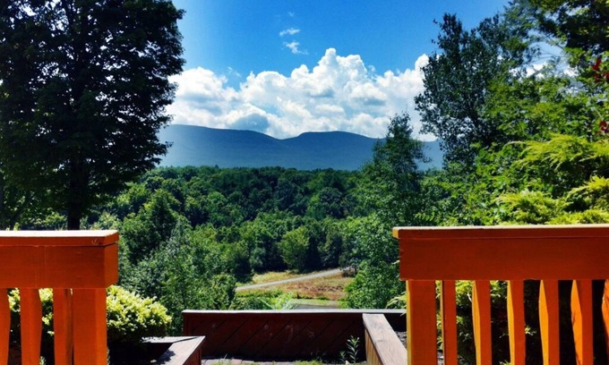 Cairo Maison | Chalet avec un étang et une piscine avec une vue spectaculaire sur les montagnes Catskill