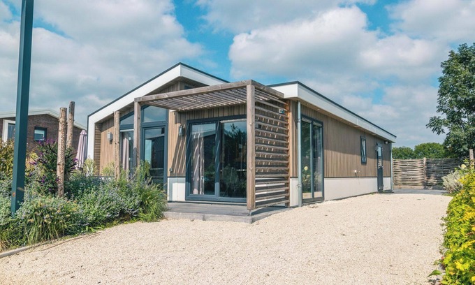 Linden Maison | Chalet with bedrooms and furnished garden