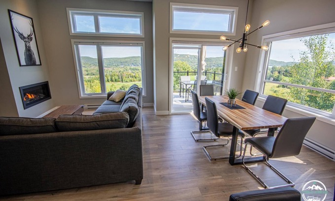 Matawinie Regional County Municipality Chalet De Ski | Chalet with fireplace and mountain spa, golf view