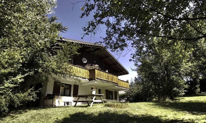 Les Bossons Appartement | CHALET AVEC JARDIN ET VUE SPLENDIDE CHAINE DU MONT BLANC CHAMONIX BOSSONS. WIFI