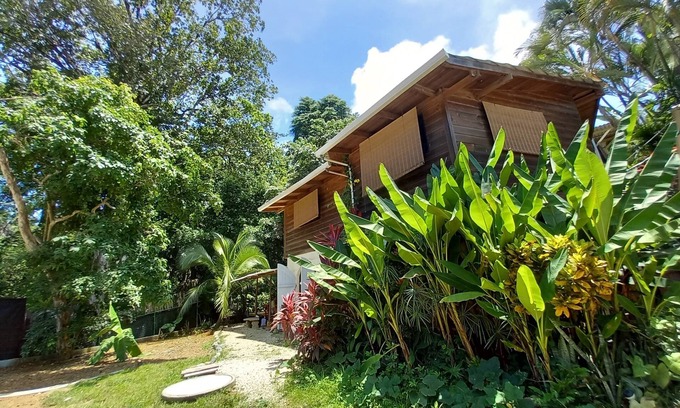 Buenos Aires Chalet De Ski | Chalet with jungle view deck on a river in lively Santa Teresa's surf town