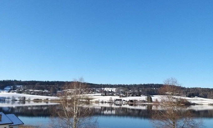 Montperreux Chalet De Ski | CHALET AVEC SPA VUE SUR LE LAC